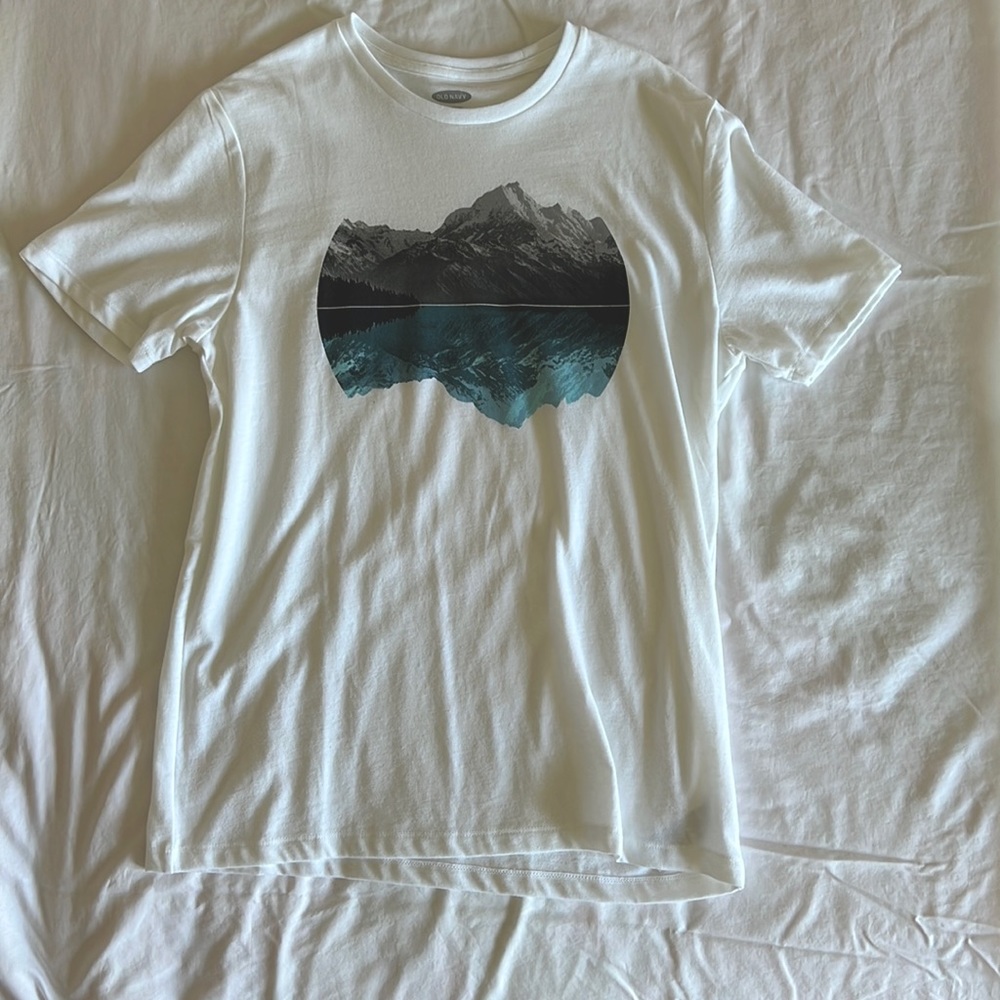 Old Navy White Graphic Tee - Medium